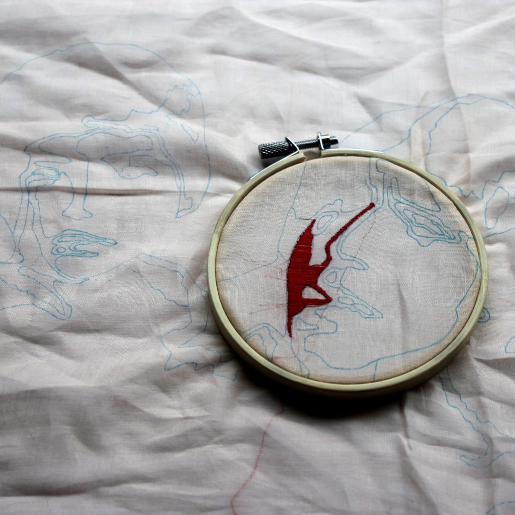 Después de danzar en el jardín. Proceso retrato bordado