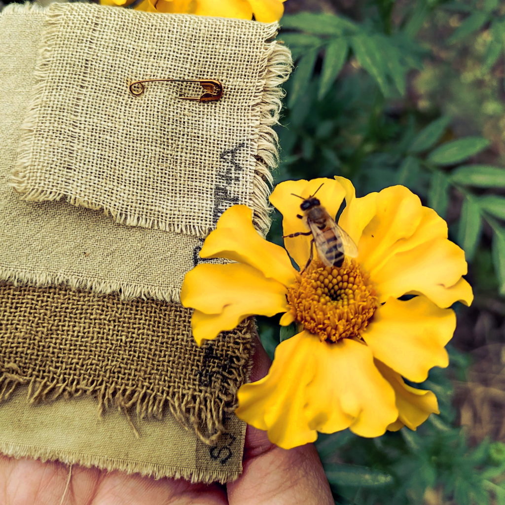 Resultado de teñido solar de lino y algodón con flores de tagetes